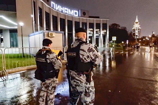 В Москве сотрудники Росгвардии обеспечили охрану общественного порядка во время матча КХЛ