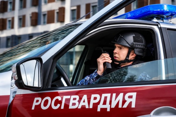 В центре Москвы росгвардейцы задержали гражданина, устроившего дебош в кафе
