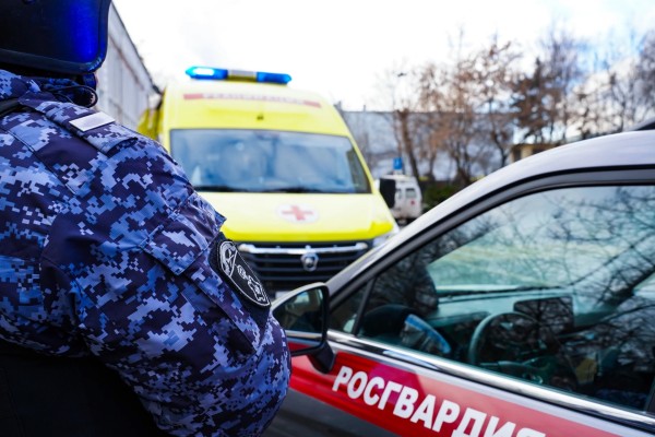 В Юго-Восточном административном округе столицы росгвардейцы помогли женщине, потерявшей сознание в общественном месте 