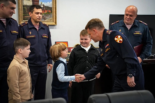 Начальник Управления вневедомственной охраны столичного главка Росгвардии поздравил детей сотрудников с Днём Знаний 